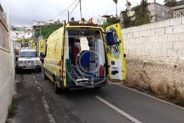 Un turismo vuelca a la salida de Tara (Foto TA)